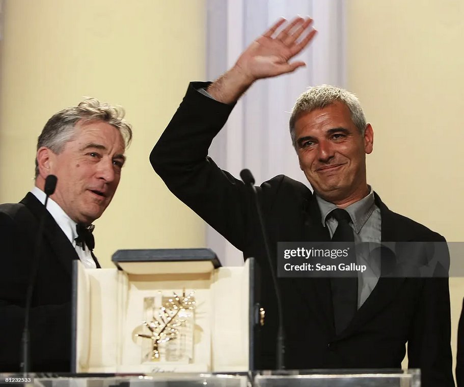 💕#LaurentCantet on the stage of @Festival_Cannes 2008 where he received the Palme d'Or Award for 'The Class' ('Entre les murs') from the hands of President of the Jury #SeanPenn, and in presence of #RobertDeNiro. Laurent Cantet passed at the age of 63.