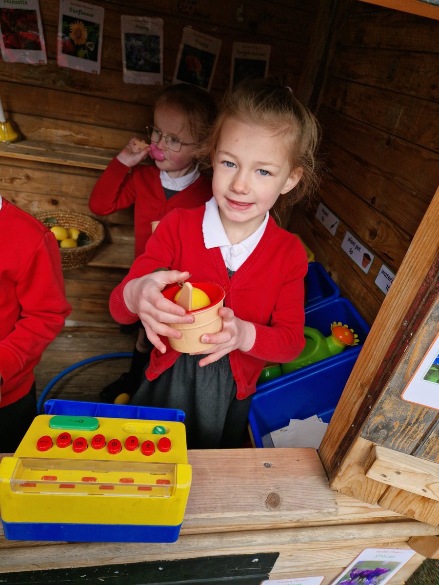 #dosbarthyraran have been busy gathering resources to set up our Sied Yr Ardd (Garden centre) We wrote a list of all the things we might find in a garden centre and have been on a hunt to see what we could collect. Do you have anything that would be perfect for our Sied Yr Ardd?