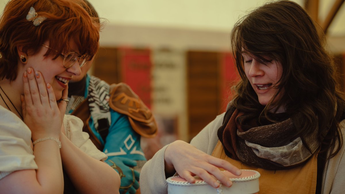 The delighted faces of visitors at conventions when they see our Star Summoner dice bag in pink leather 😍
Noor (right) is just as excited to tell them about the work she put into the bag every time 🩷
#ttrpg #smallbusinessowner