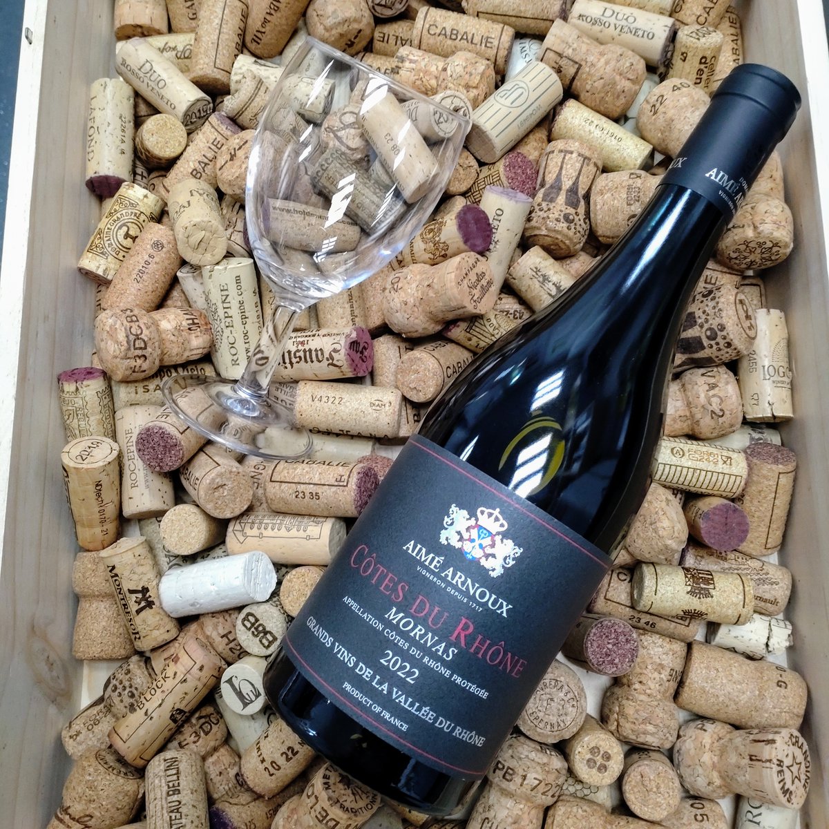 NEW Wine - NEW Wine

Come on down to Majestic Weybridge

And try this for yourself

🍷🍷🍷Aimé Arnoux Mornas 2022, Côtes du Rhône🍷🍷🍷

Pair it with venison, duck breast, beef tenderloin or strong cheeses.

#redwine #wine #rhône #rhonewine #winetasting #majesticwine #weybridge