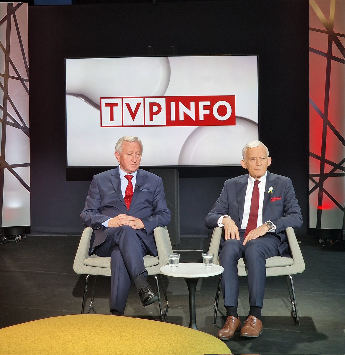 Bogusław Liberadzki (@bliberadzki) on Twitter photo Po godz. 20.00 w TVP Info program specjalny z okazji 20-lecia Polski w Unii Europejskiej. 🇪🇺
Z tej okazji swoimi refleksjami podzieliliśmy się wraz z premierem <a href="/JerzyBuzek/">Jerzy Buzek</a>. Była również okazja do podsumowania naszej pracy w Parlamencie Europejskim. Zapraszam do oglądania! Po godz. 20.00 w TVP Info program specjalny z okazji 20-lecia Polski w Unii Europejskiej. 🇪🇺
Z tej okazji swoimi refleksjami podzieliliśmy się wraz z premierem <a href="/JerzyBuzek/">Jerzy Buzek</a>. Była również okazja do podsumowania naszej pracy w Parlamencie Europejskim. Zapraszam do oglądania!
