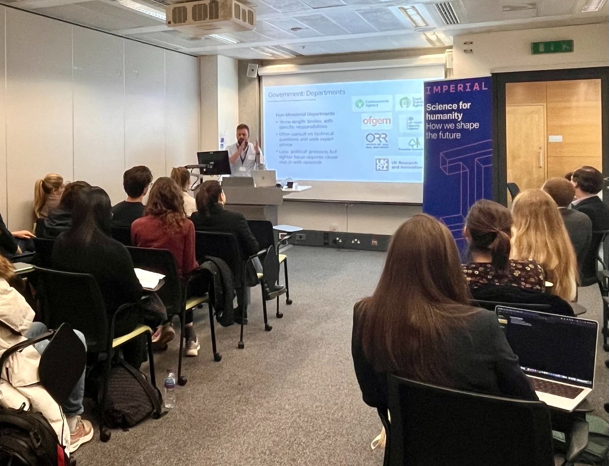 Delighted to have hosted a policy training session for PhD students at the Imperial-CNRS Annual International Research Centre meeting! Empowering the next generation to engage with government and influence policymaking. @CNRS @imperialcollege
