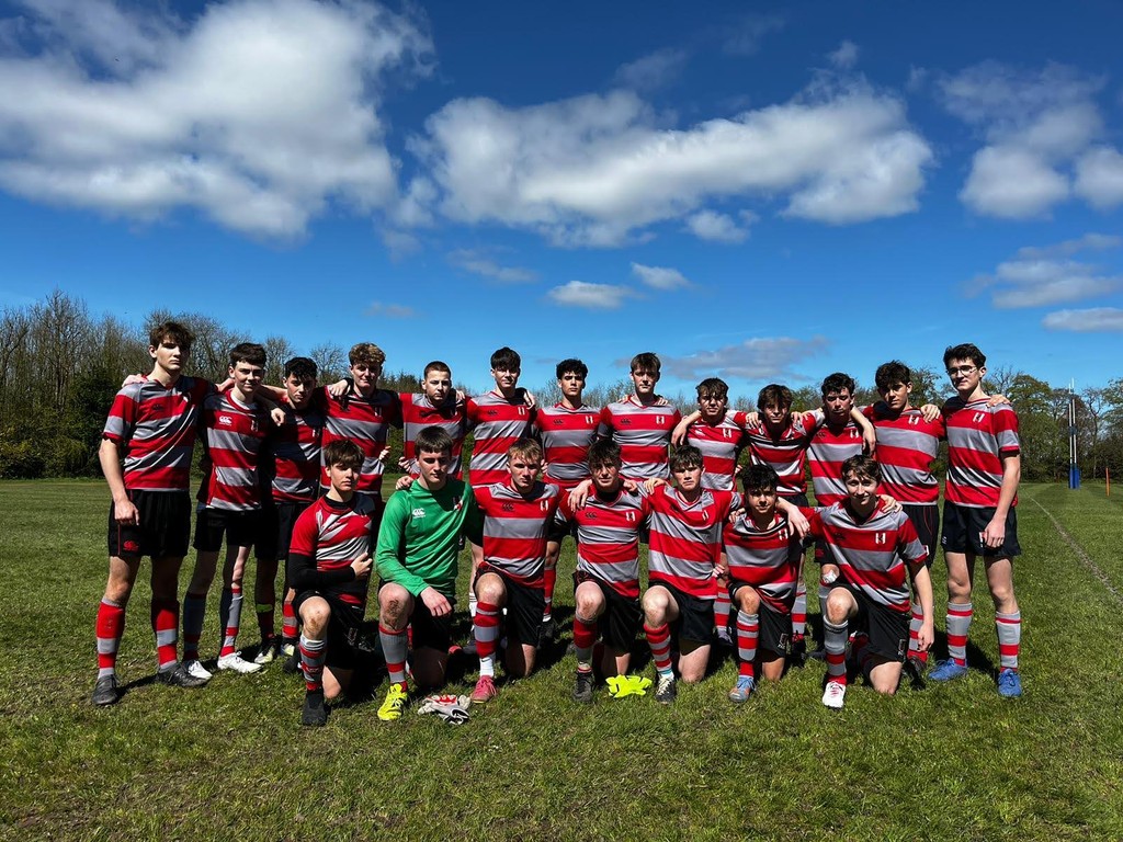 ⚽ Well done to our TY soccer team who won the quadrangular blitz hosted by Rockwell this week. They beat the hosts 2-0 in the opening game,and followed this with a victory over Cistercian College. A great afternoon out in the sunshine! 🔴⚪ #GlenstalAbbeySchool