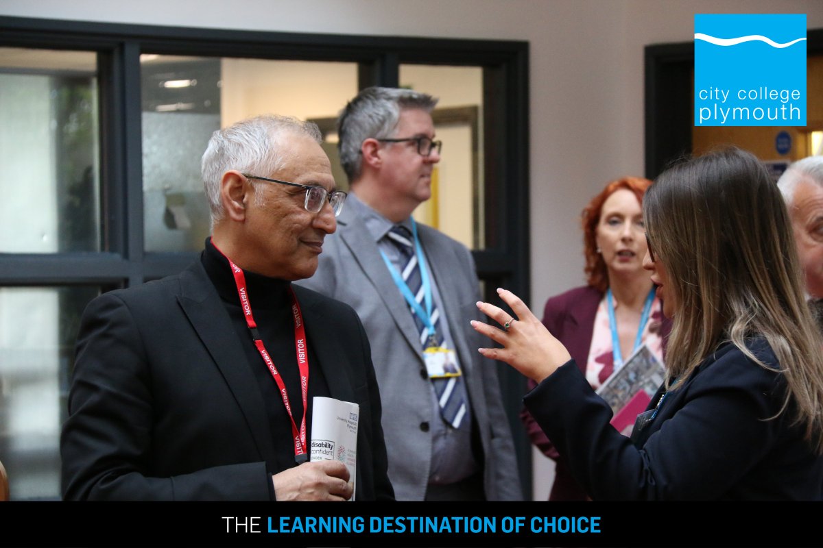 Today, we had the honour of welcoming @_ShaidMahmood, Chair of the Association of Colleges, for a tour of the exceptional facilities available to both students and staff at City College Plymouth. Read the full story below ⬇ bit.ly/3Ugu3Vj #Tour #WeAreOurStaff