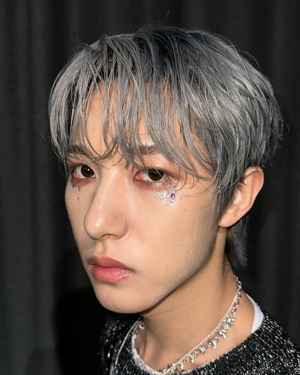 NCT's Renjun looks gorgeous in newly shared pictures.