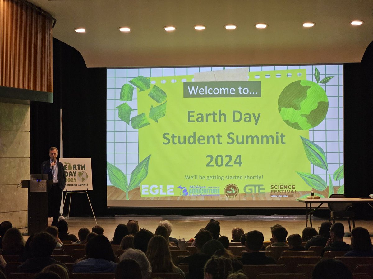 .@EGLEDirector Phil Roos kicking off Michigan's first-ever #EarthDay Student Summit this morning speaking to more than 200 students! 

We're looking forward to a day of sustainability and career exploration! 🌿 Event details: tinyurl.com/mwu65tsx #MIEnvironment #EGLEClassroom