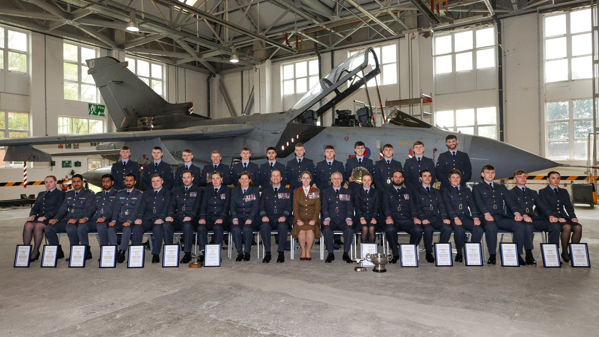 Congratulations to the engineer officers and aircraft technician apprentices who graduated from RAF Cosford on 25 April. We wish them all every success in their future careers.