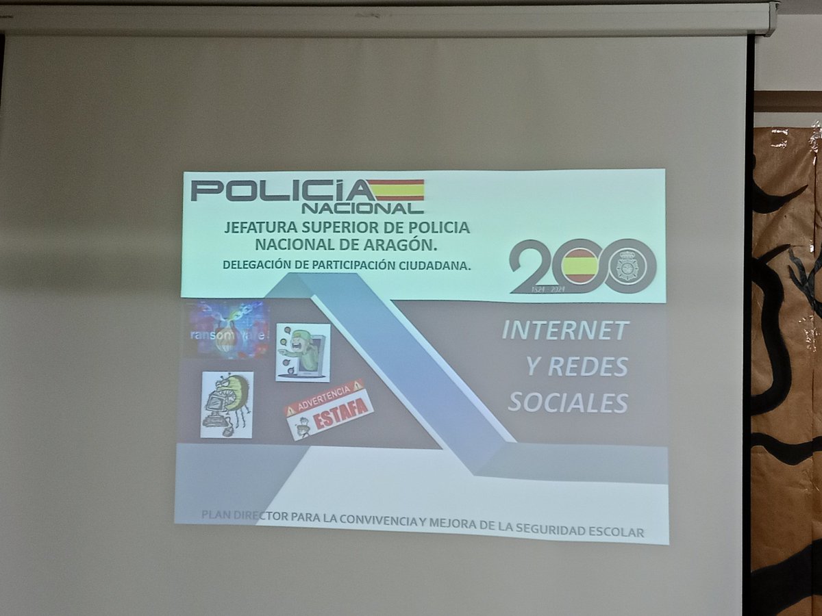 Charla sobre prevención del acoso escolar en redes sociales y uso de internet al alumnado de 1° y 2° ESO @IES_Andalan a cargo de la @Policianacional de Zaragoza. @Deine_Sped @fpandalanciclos