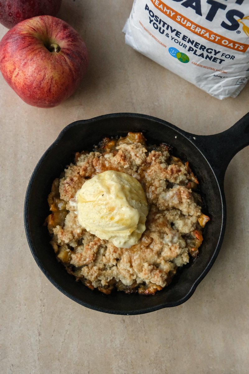 Dive into the comforting flavours of our Skillet Apple Crisp… …a delightful dessert that captures the essence of home-baked goodness! ✨🍎 Made with tender apples and a crunchy oat topping, this dessert is an irresistible treat 👉 mornflake.com/recipes/skille…