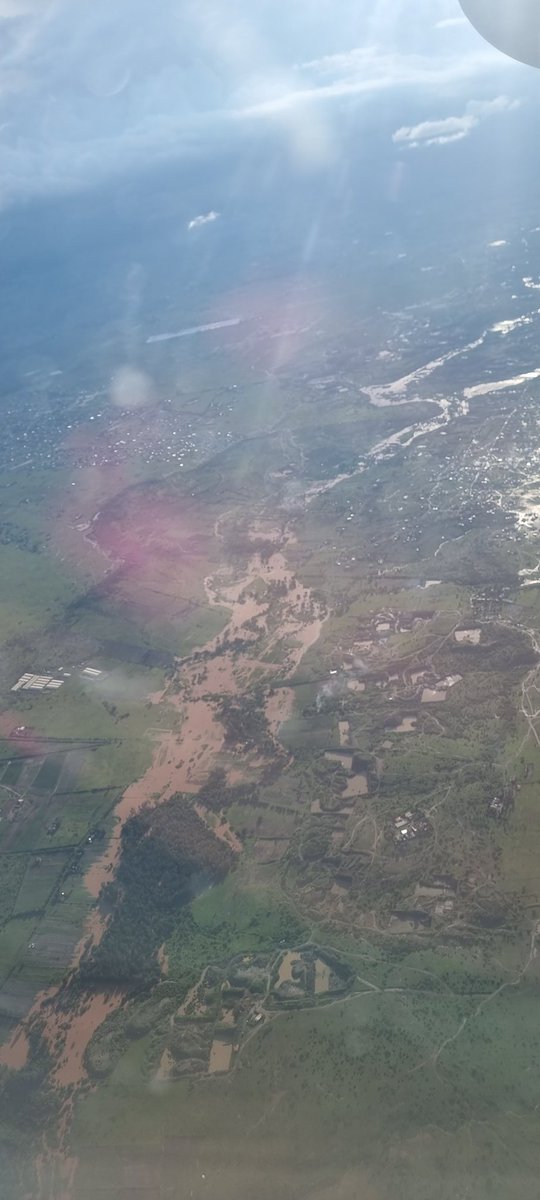 Views from the skies flying into Nairobi yesterday. The destruction and devastation by the ongoing heavy rainfall is massive 💔