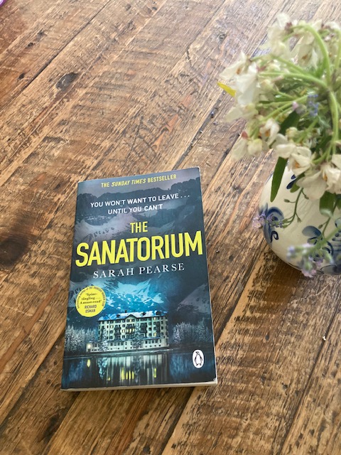 Loved @SarahVPearse's THE SANATORIUM: nail-biting suspense, a heroine you're rooting for, fantastic, brooding atmosphere. Late to the party on this one, but at least I don't have to wait for the next two!