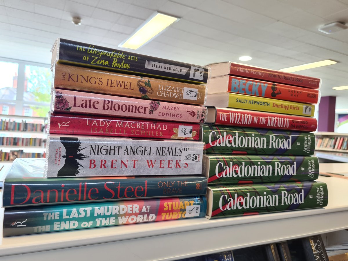 🤩NEW BOOKS 🤩 Andrew O'Hagan's CALEDONIAN ROAD and the new novel by the brilliant @Stu_Turton come in to our Hot Pick collection 🔥 Plus epic fantasy from @BrentWeeks as well as epic history from @ChadwickAuthor and Hitchin's very own @BelleSchuler! 📚