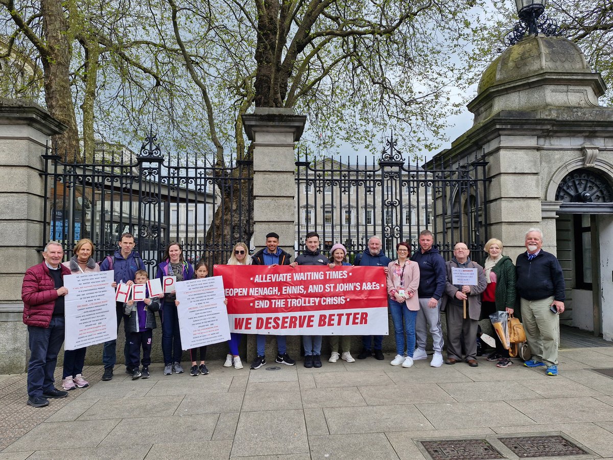 Well done to all from the @protestofuhllimerick who protested outside Leinster House today. 
💛 I raised the grossly overcrowded UHL and the urgency to #ReinstateEnnisED with the government in promised legislation. Still NO commitment given. 
#wedeservebetter