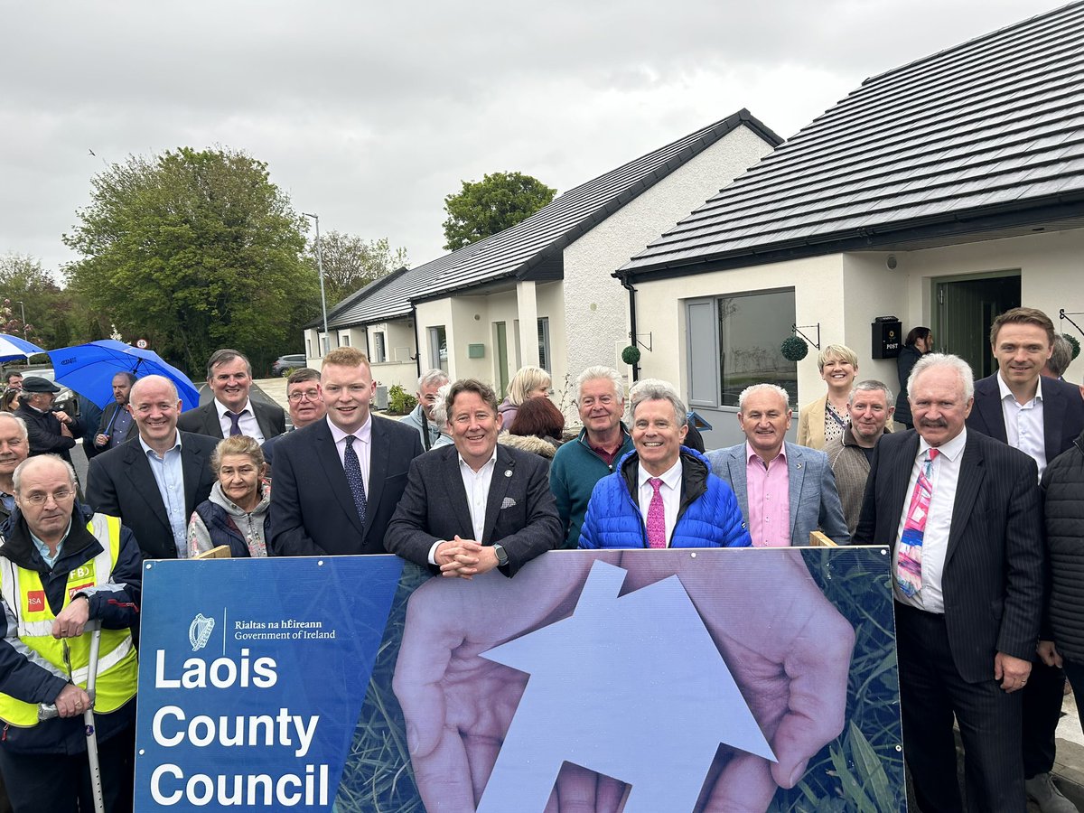 Final stop is #Portarlington where these fabulous age-friendly homes&3 apartments in what was an old hotel have been delivered by @LaoisCouncil. This was done through support of @DeptHousingIRL #HousingforAll @LaoisCouncil have championed schemes like this all across the county