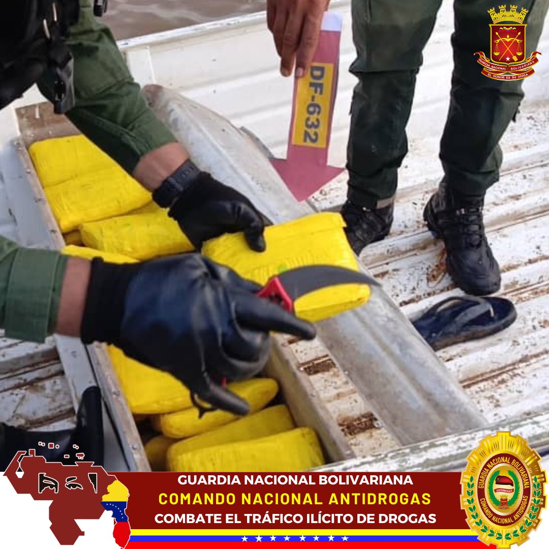 FANB en patrullaje por el Río Atabapo edo. Amazonas, detuvieron a 2 Cddnos. Colombianos a quienes se le incautaron 133 envoltorios de Marihuana con peso de (98,000 kg) ocultos en compartimientos de una embarcación, venía desde Colombia #CNA #CEOFANB