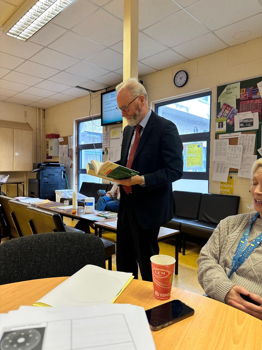 Happy World Poetry Day! 📜 Today, our staff were treated to two beautiful poems read by our very own Principal Michael Dineen during break time.His eloquent delivery left us inspired and reminded us of the power of words. Here's to celebrating the magic of poetry! #WorldPoetryDay