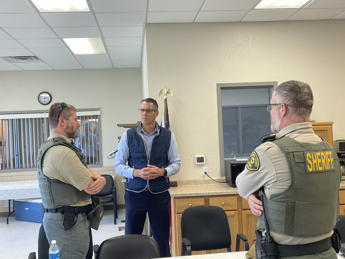 Yesterday, I met with law enforcement officers in Monona County on my #36CountyTour. I also mentioned my bill to help our police and sheriff’s departments cover the veterinary costs of keeping their police K9s healthy. Our men and women in blue deserve our strongest support.