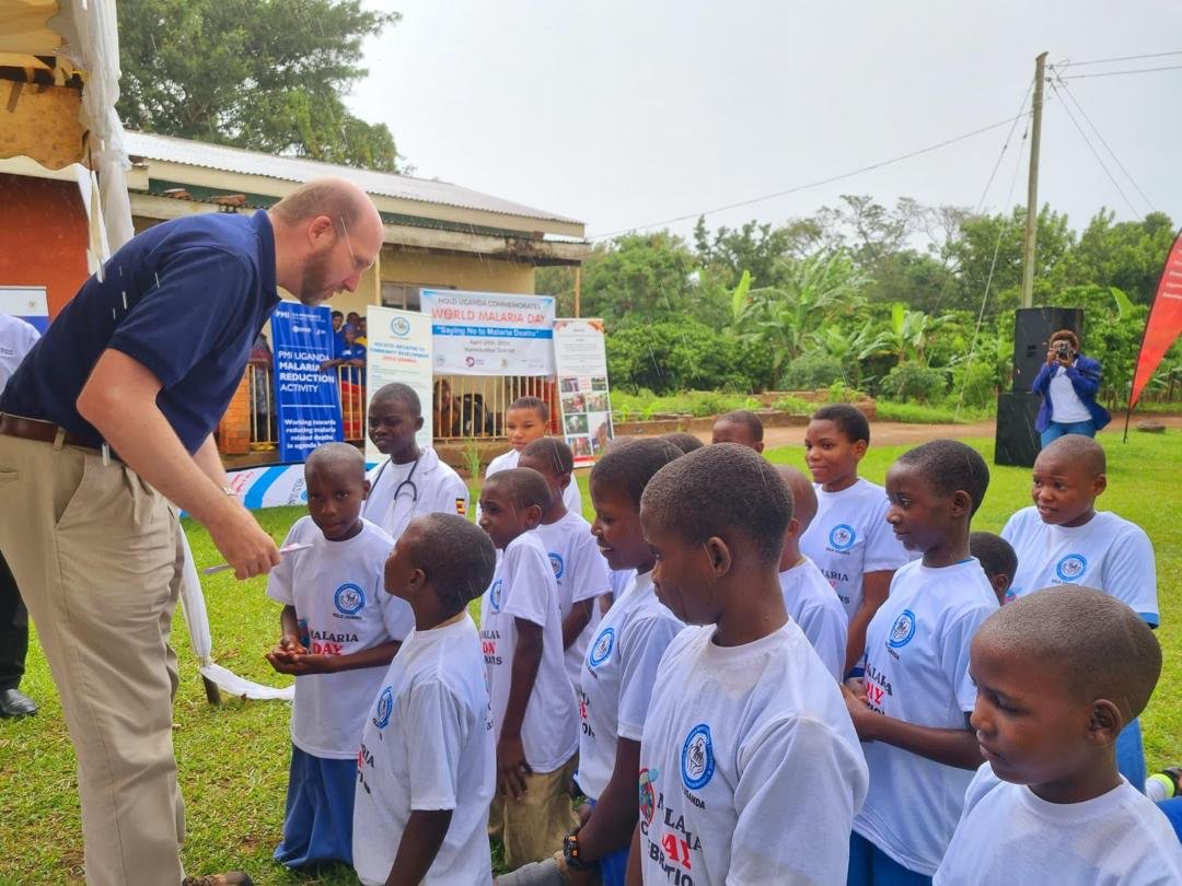 #AmbPopp commemorated #WorldMalariaDay with colleagues from 🇺🇸 @pcuganda, 🇺🇸 @USAID, & Ugandan partners. With support from the U.S. President’s Malaria Initiative (PMI), the United States is helping the most vulnerable households with malaria prevention & control. In Uganda, 🇺🇸…