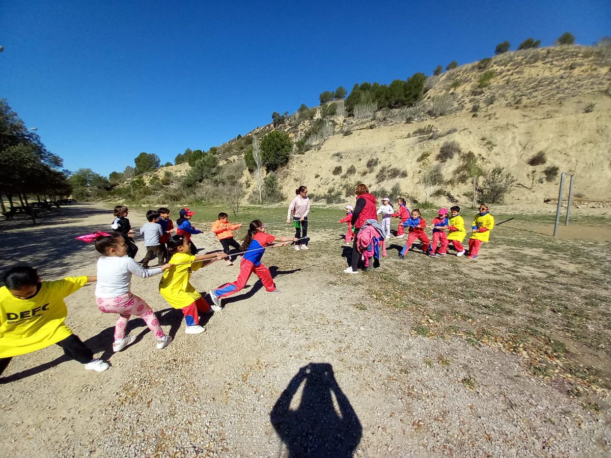 EscolaPauBoada's tweet photo. I avui… 🚶♂️🚶🏼♀️🚶🏽caminada a la muntanya de Sant Jaume i activitats esportives per celebrar el dia de l’educació física al carrer #DEFC #EducacióFísicaDeQualitat 🎽
Hem gaudit d’un matí molt divertit i actiu! https://t.co/jUoBWQqoh5