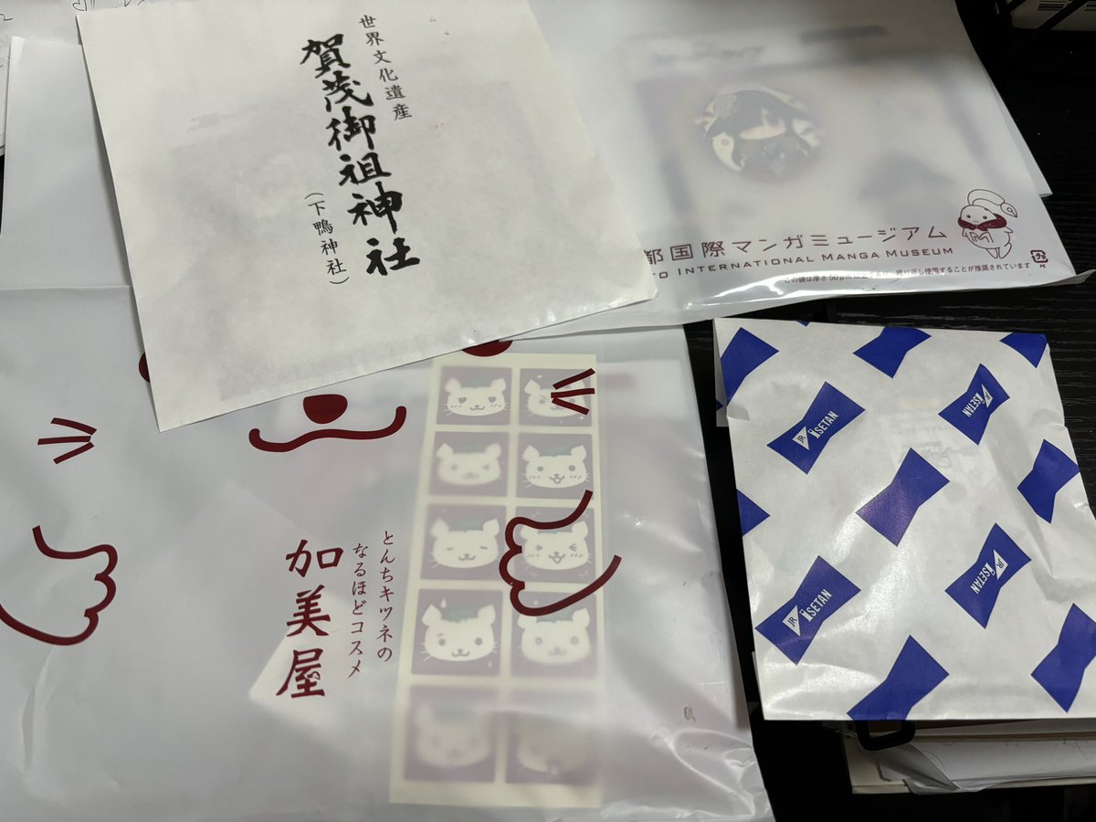 同じブルアカグッズを買ったはずなのに袋がバラバラで面白かったですね 