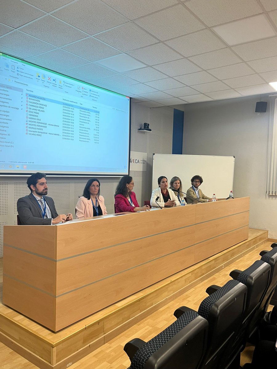 1.ª Mesa: Eficiencia Digital, amadrinada por la prof.ª María Jesús Ariza Colmenarejo.