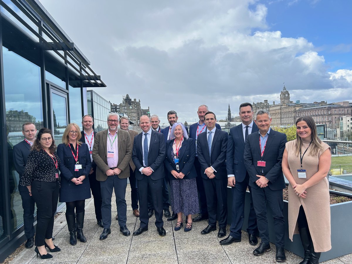 📍UKG Scotland HQ, Edinburgh Minister Donald Cameron met with members of @SFE_tweets_ , all representatives from major Scottish financial institutions including @NatWestGroup , @EYnews , @Citi, @LloydsBank, @BlackRock and others. 1/2