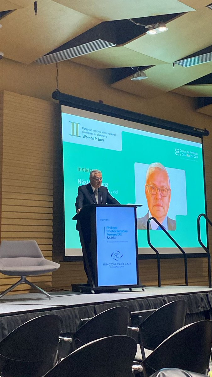 #Aestahora da un saludo al auditorio  participante el señor Ministro de Justicia Nestor Osuna @MinjusticiaCo expresando el compromiso del gobierno nacional con la problemática de Violencia contra las #mujeres y la igualdad de acceso a la #justicia. #Womeninlaw