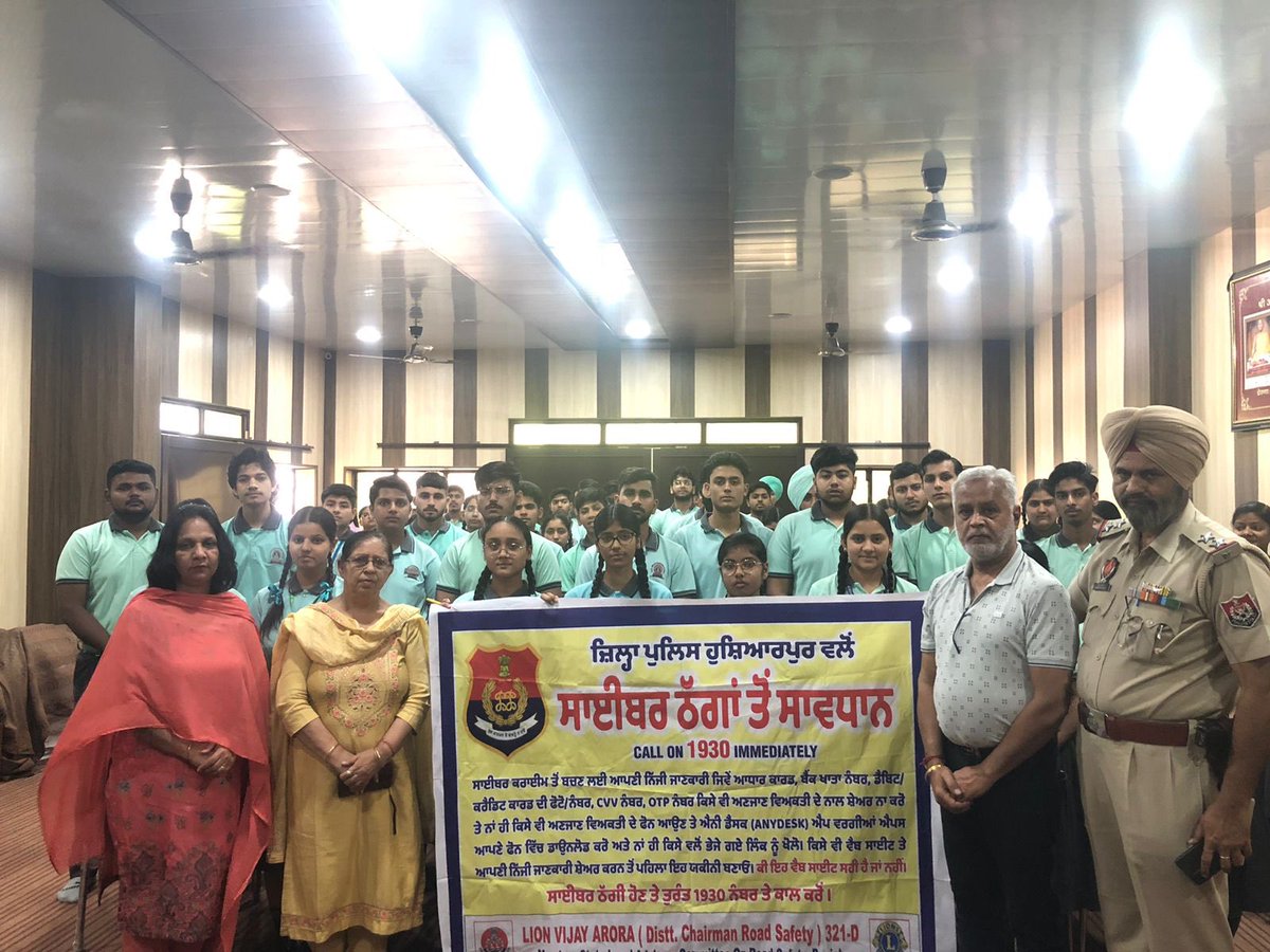 Hoshiarpur Police organized awareness seminar at SAV Jain Day Boarding School, Hoshiarpur where students were made aware of traffic rules, cyber crime and adverse effects of drugs.
 
#SayNoToDrugs #BeCyberSmart