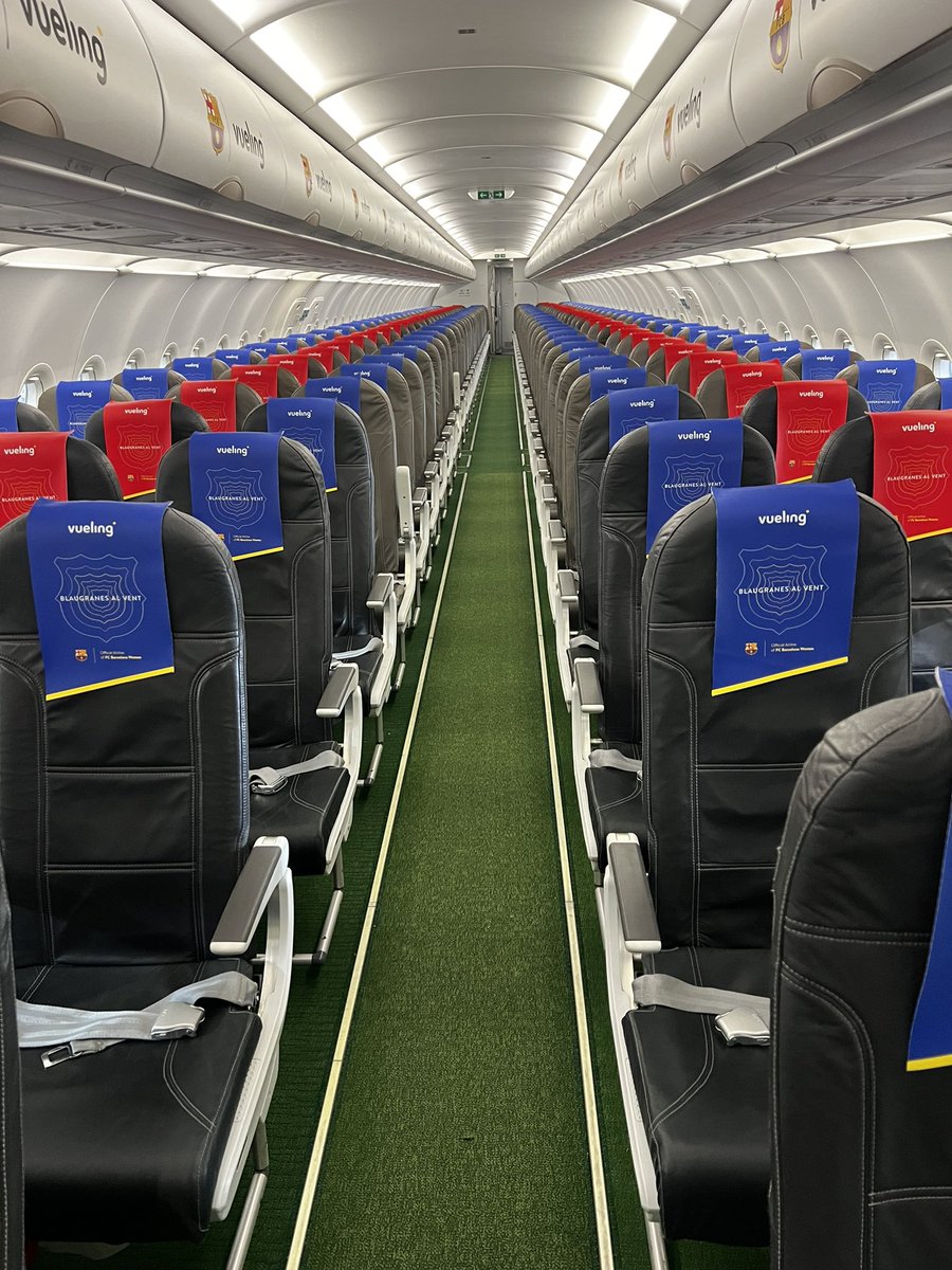 oriolalsina_'s tweet photo. Per l’interior, seients blaugranes i gespa artificial🔵🔴✈️ https://t.co/2HjHhyF3MV