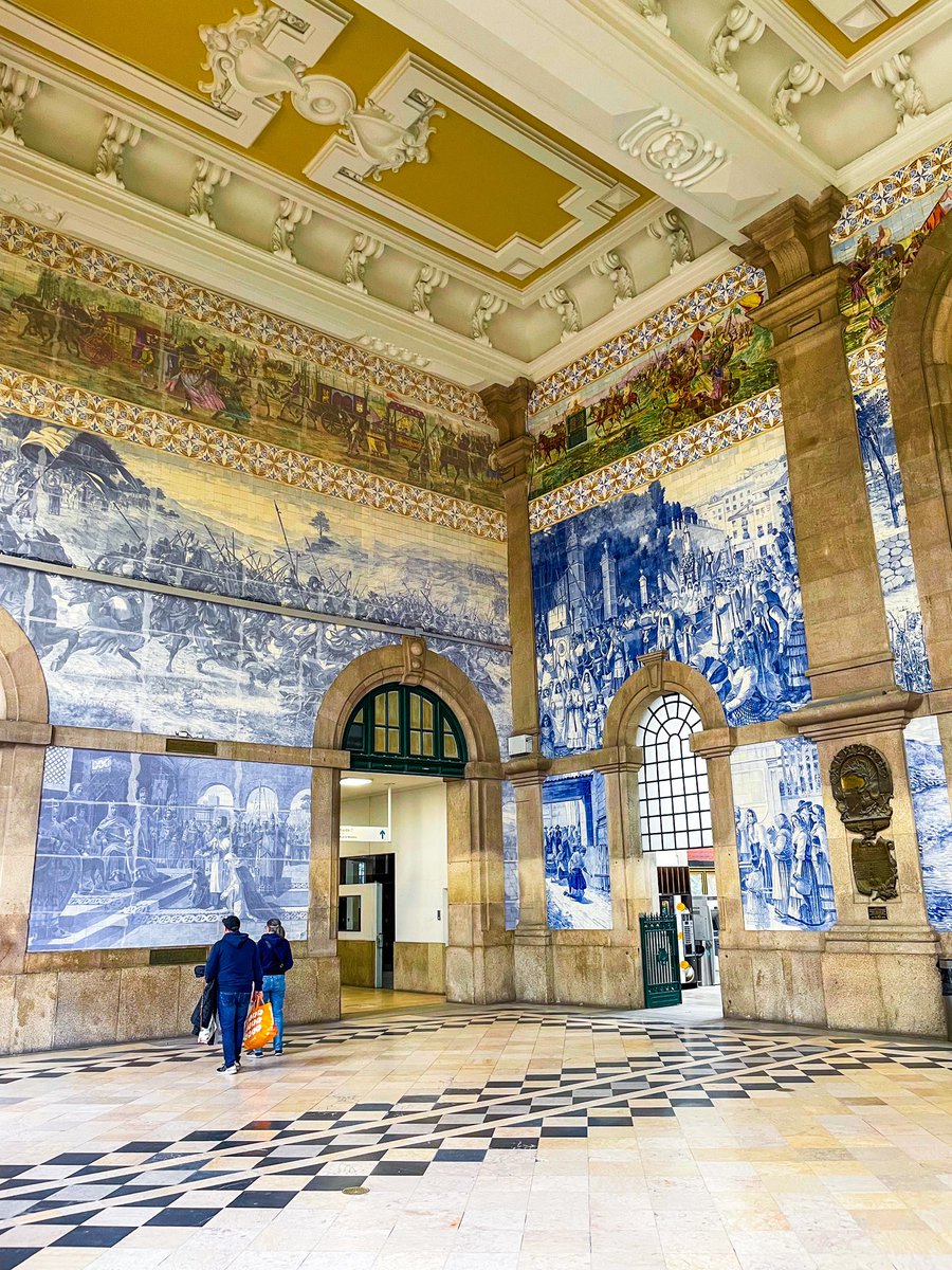 The azulejos in Sao Bento train station #porto #portugal 

#oporto #portogallo #river #fiume #douro #duero #riverside #saobento #station #stazione #ceramic #azulejos #ceramica #train #traveling #domluisbridge #view #city #cityphotography #cityscape #travelgram #blue #blu