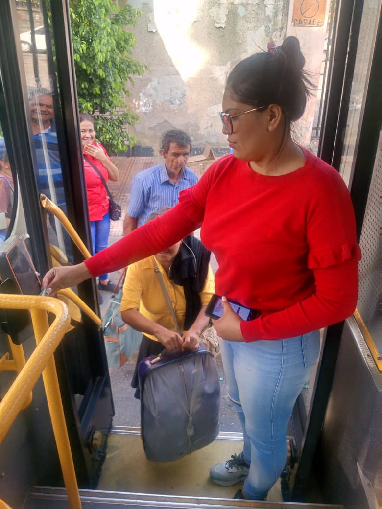 #25abr Transbarca sigue trabajando en la consolidación de un transporte eficiente dentro del estado Lara, garantizando un pasaje justo a todos los usuarios que a diario se desplazan en estas unidades. 

@nicolasmaduro @Transportegobv @rvaraguayan @gobiernodeLara