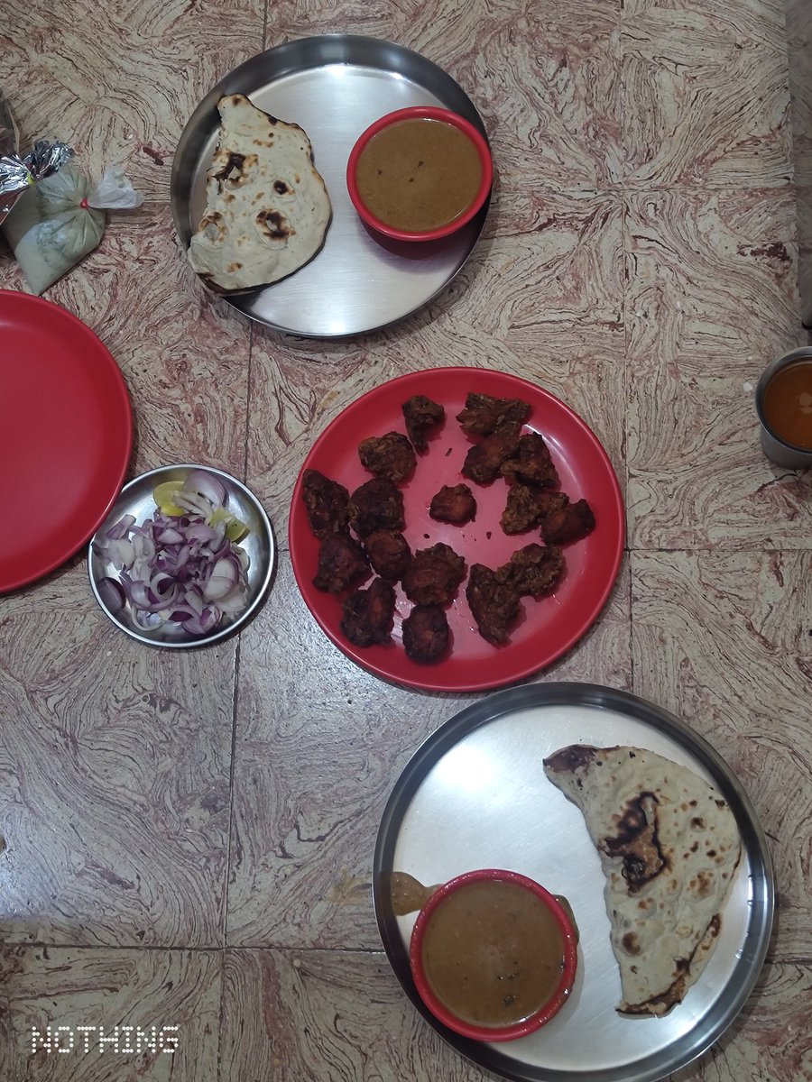 Cinema_Vamsha's tweet image. Layout round odre otte nu thumbathe 👀thamp aguthe en anthira 🤣
Roti and kabab is lub 🤌🏻
#MiddleClassLife