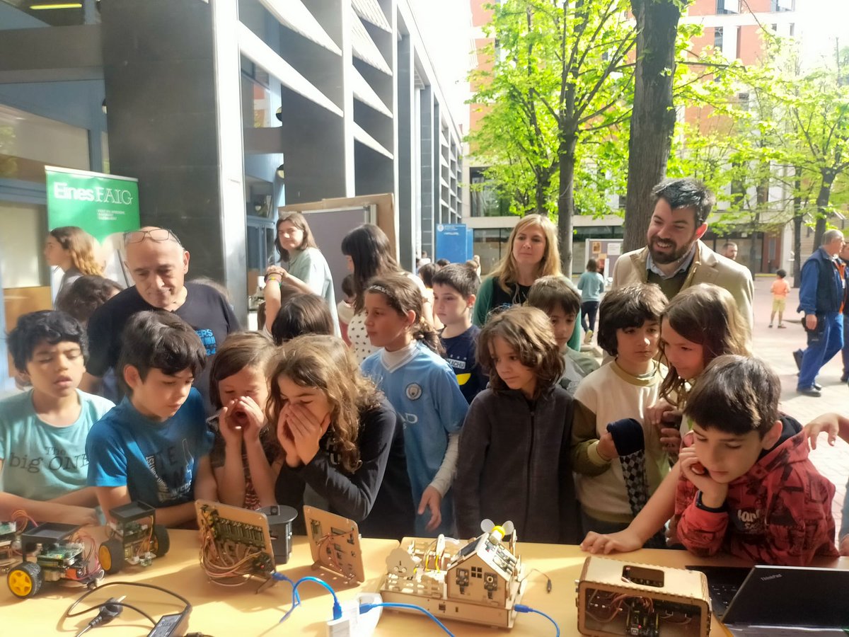 Demà divendres 26 a Girona i Granollers farem la 7a i 8a fira de projectes #SteaMakers . 👉A Girona @ParcUdG , el parc de Recerca i Innovació de la @univgirona 👉 A Granollers a l'espai @rocaumbertfa , fàbrica de les arts. Acompanyats pels equips @cesirecat i @ROBOLOT