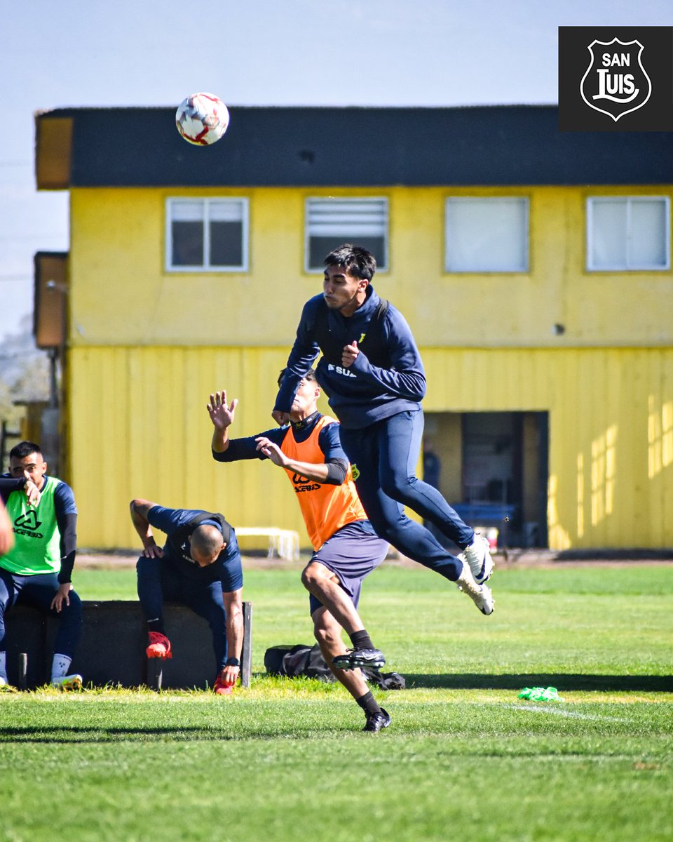 ¡NO NOS DETENEMOS! 🔥 Fin de semana sin fútbol oficial, pero seguimos trabajando, dando todo y mejorando. ¡EL CANARIO SIEMPRE! ✊