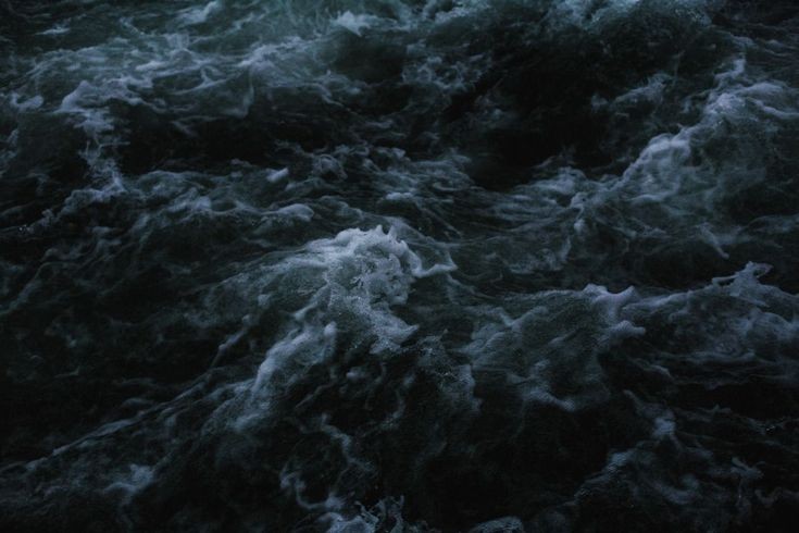 elemmiressoul's tweet image. gloomy waters.