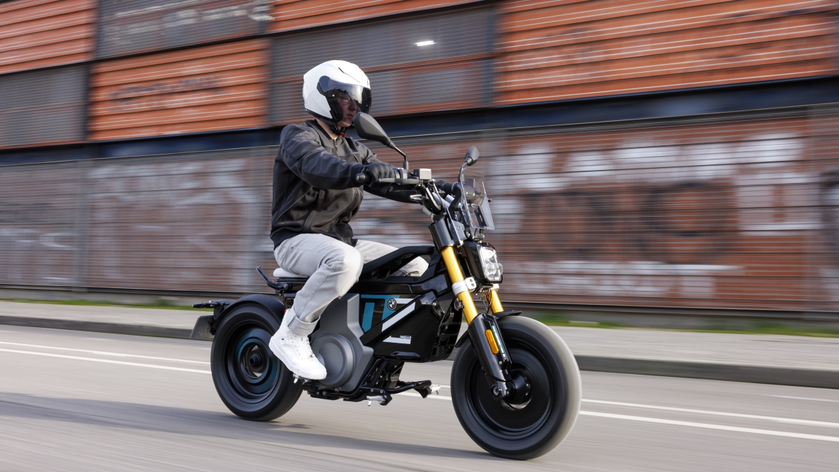 Experience the future of urban mobility! #BMWCE02 ⚡

Its electric powertrain ensures a smooth and eco-friendly ride. Say goodbye to gas stations & hello to sustainable mobility! 🔋

Discover more:
▶️ bmw-motorrad.com/en/shorturls/c…

#MakeLifeARide #PluggedToLife #BMWMotorrad
