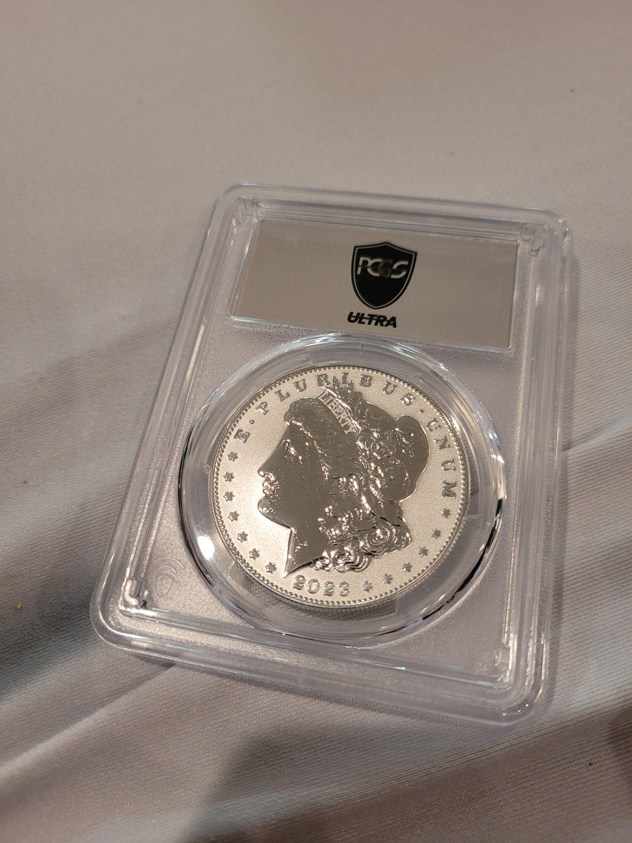 These reverse proofs are sick!

#coin #silver #silvercoin #coincollecting #coincollection #numismatics #preciousmetals #money #silverstacking