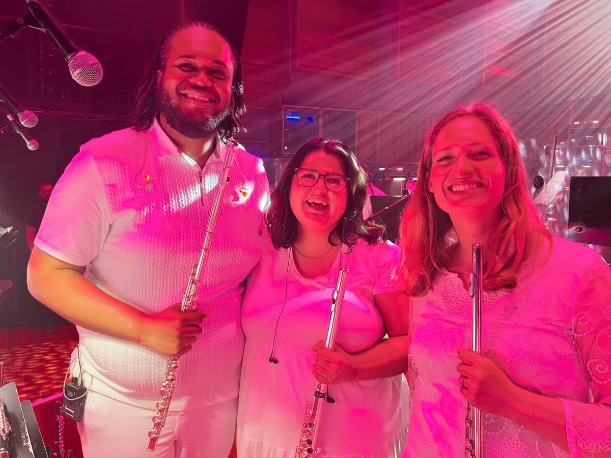 What a great photo of Miyazawa artist Chloë Vincent @chloe_flutes_eats (right), Lila Bhattacherjee @lilabhatmusic (middle) and Deronne White @deronne_white (left) at the latest @paraorchestra concert! Lila used our hire Trevor James Alto for the occasion. Well done gang! #flutes