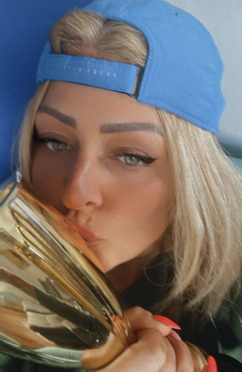 IdemoNoleAide's tweet image. Happy #NoleFamDay My family love @DjokerNole ♥️♥️ My son in inspired of him from kid 🙌🏻🙌🏻🙌🏻 Kisses from 🇧🇬🇧🇷💎🐐💎