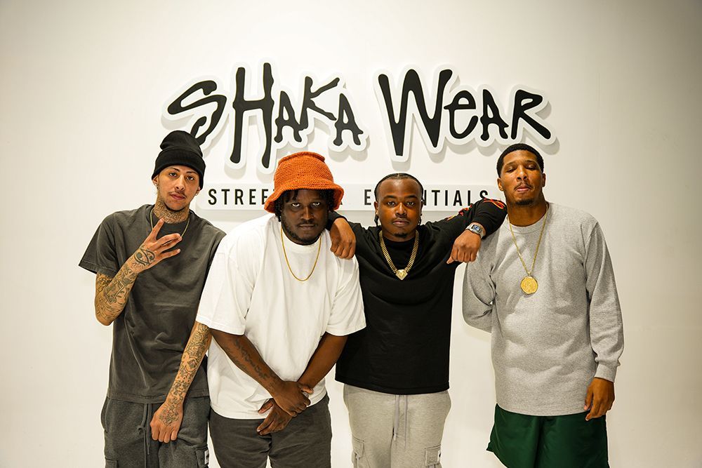 SwaysUniverse's tweet photo. GINAVERSE CYPHER 7 Tonight! 9pm ET/ 6PM PT @Ginaviews brought some snipers from LA #Dreebo #P1 #Bale and #DonnyLoc catch the full cypher on #SwaysUniverse https://t.co/bmcIMne7EL https://t.co/n0cmsK9YtO