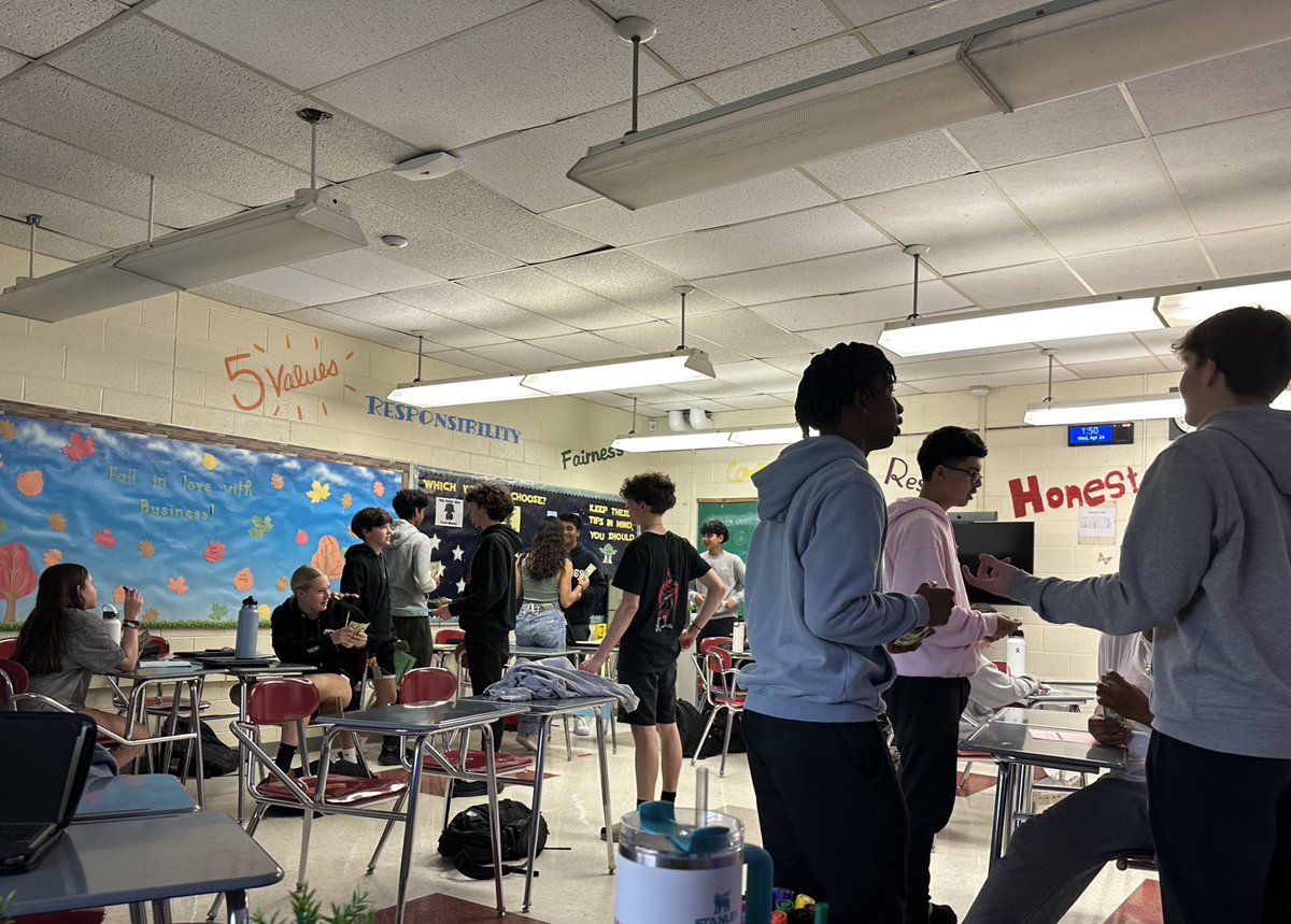 Sports Marketing is wrapping up their Distribution unit, so what better way to reinforce their knowledge with a game? Students took on roles of various intermediaries and simulated how a product goes from a Producer to the Consumer! @LTPS1 @CardinalsLHS #LTPSItStartsWithOne