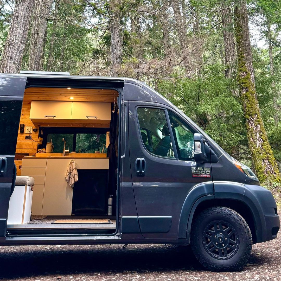 'Endless horizons, infinite possibilities 🌍✨ @staywyld_

#gfx #gfxwheels #voxx #voxxwheels #ram #rampromaster rampromaster2500 #Campervanlife #Roadtrips #oregon #washington #summeradventures #exploremore #vanlife #staywyld