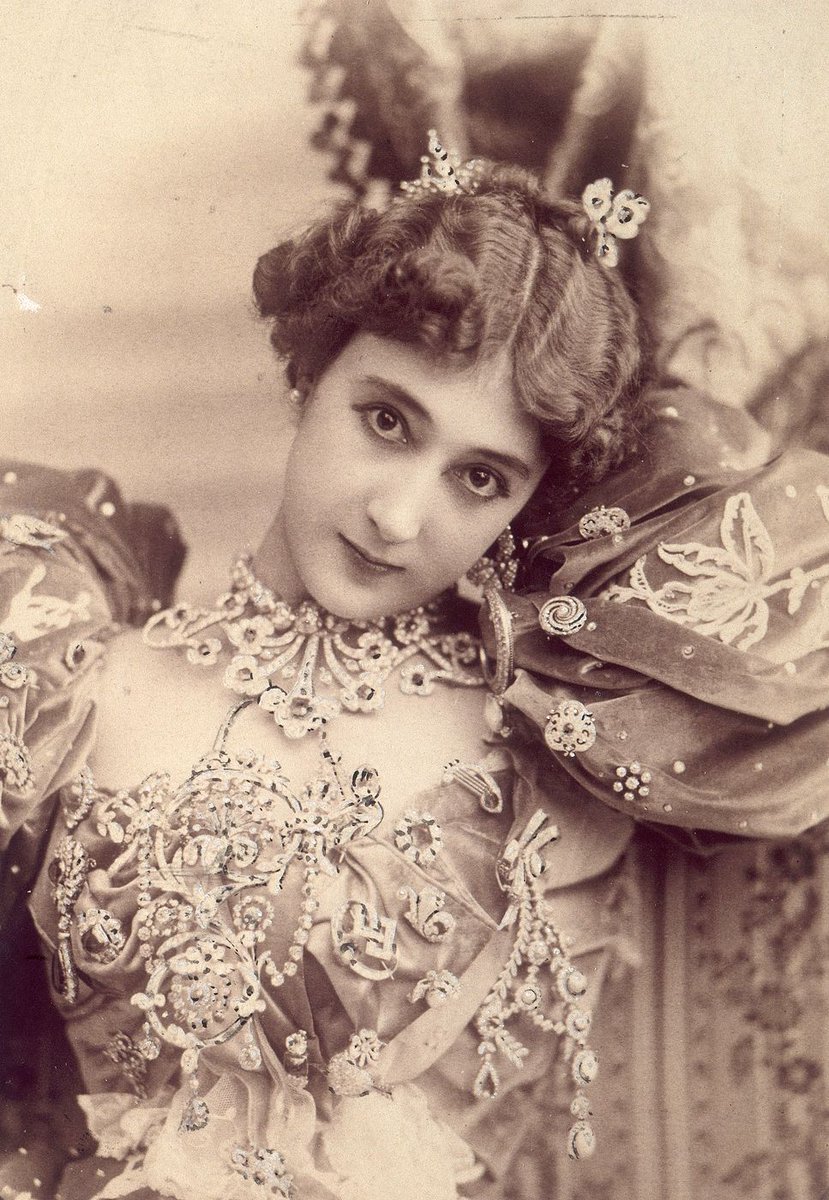 Portrait of Spanish actress, dancer and courtesan Carolina Otero, best known as La Belle Otero. Photographed by Léopold-Émile Reutlinger, 1890.