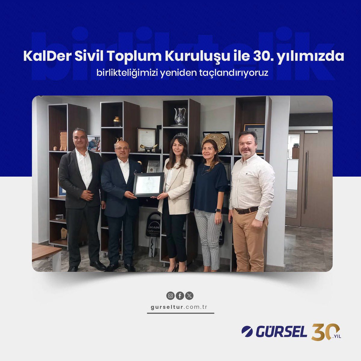 gurselturizm1's tweet photo. Birlikte nice başarılara imza atacağımız bu önemli iş birliğimizi kutluyoruz.💙 #gürselturizm #transfer #Fenerbahçe #öğrenciservisi #personelservisi #ulaşım #publictransport #Ammanbus #gurselautobus #fenerbahçesponsor #herşeyyolunda #kaIDer https://t.co/qVI5mKascg