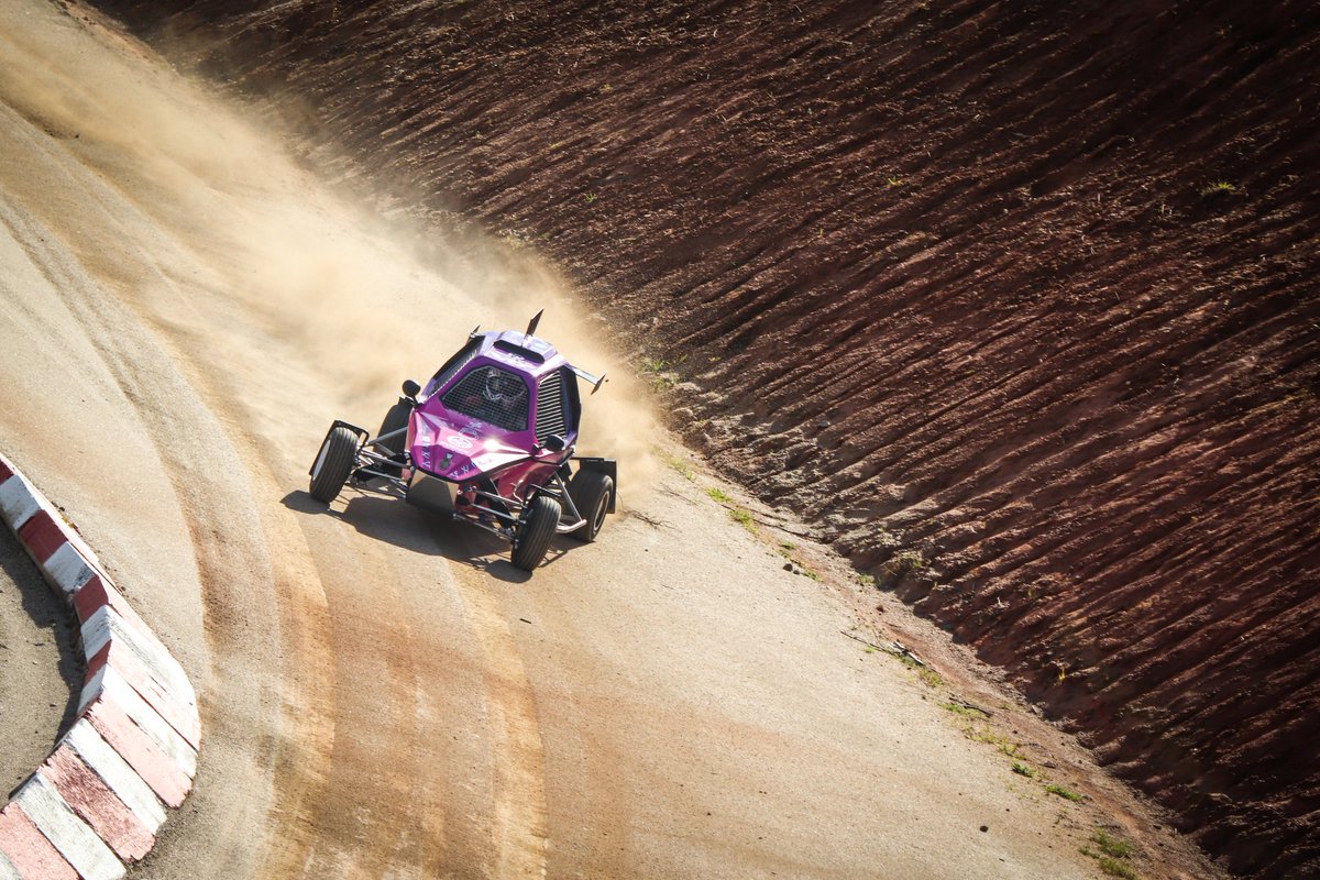 Quien se viene este Sábado a Rianxo? Comienza el campeonato gallego de Autocross. Vamos a estrenar en fuego real el nuevo Pulpocross SX01 by La Base. Estamos ready!💪🐙💜