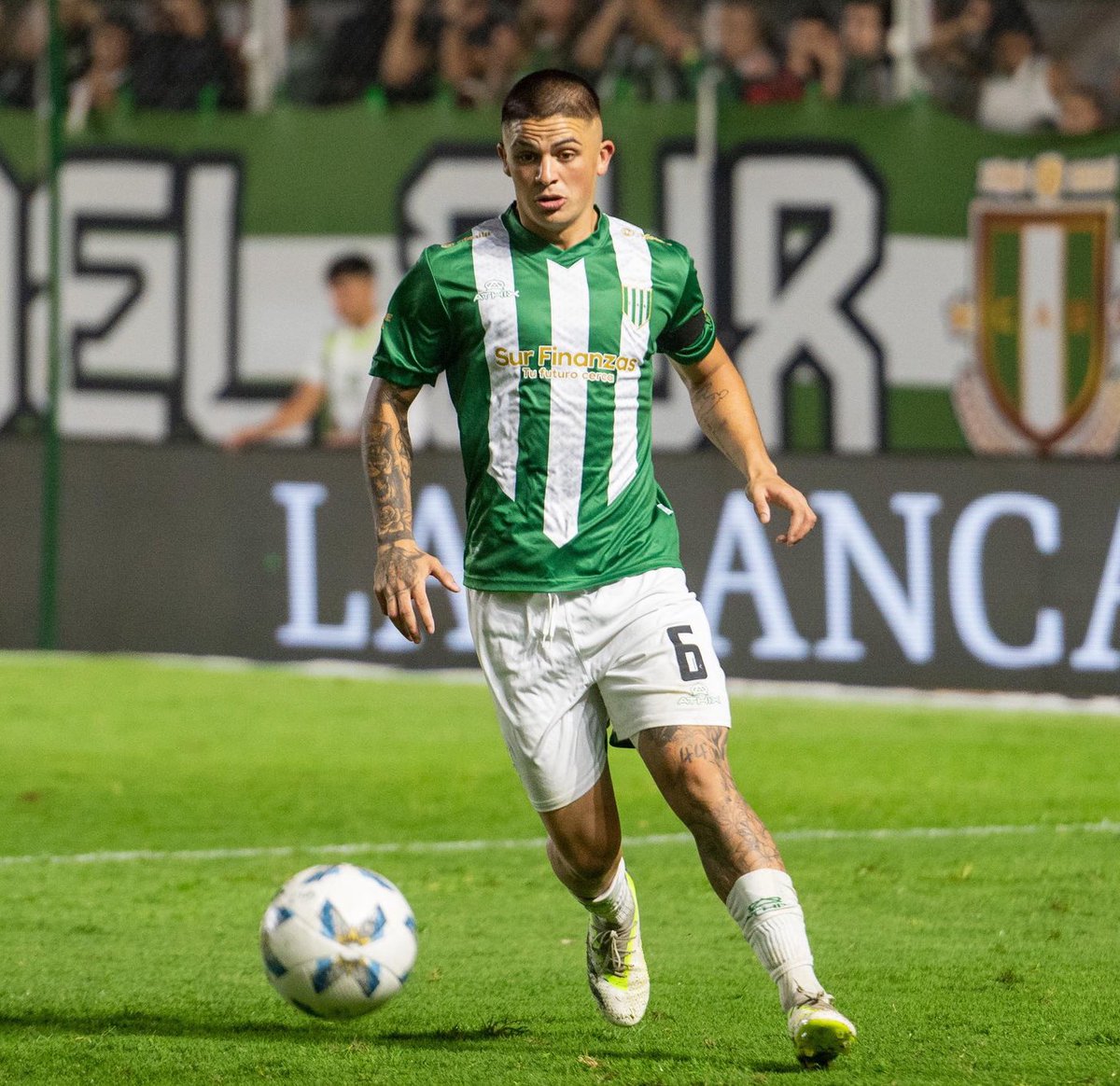 🚨#Tolouse y #Pachuca sondearon a Aaron Quiros, defensor de #Banfield. 

➡️ Son varios los clubes que lo siguen de cerca. El #RoyalAntwerp 🇧🇪 lo tiene en carpeta tras la negativa de Valentini, que era la primera opción.

*️⃣ Es un nombre que la CD de #River tiene como alternativa.