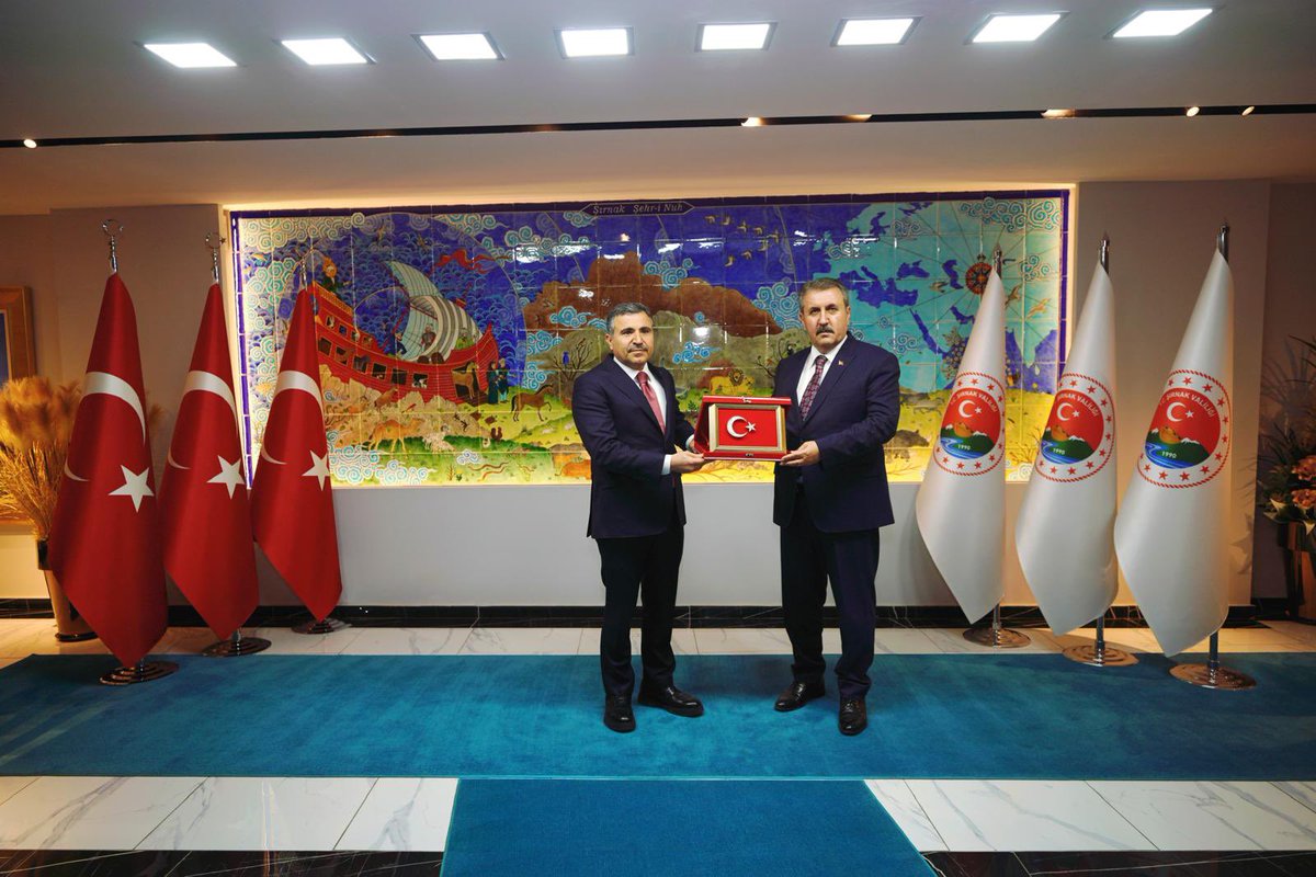 Mustafa_Destici's tweet photo. Şırnak programımız kapsamında Valimiz   Sayın Cevdet Atay’ı da makamında ziyaret ettik. 
Misafirperverlikleri ve sohbetleri için teşekkür eder, hayırlı ve başarılı çalışmalar dilerim. https://t.co/cDquIAqAPZ