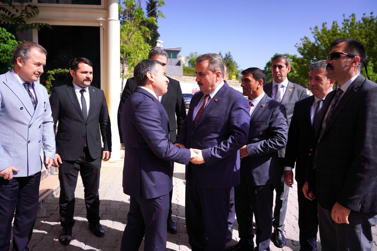Mustafa_Destici's tweet photo. Şırnak programımız kapsamında Valimiz   Sayın Cevdet Atay’ı da makamında ziyaret ettik. 
Misafirperverlikleri ve sohbetleri için teşekkür eder, hayırlı ve başarılı çalışmalar dilerim. https://t.co/cDquIAqAPZ