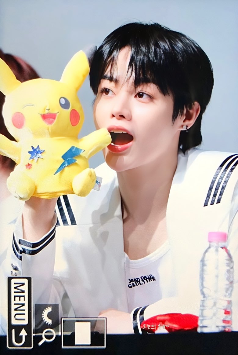 OnlyOne_HB's tweet photo. 𝐏𝐫𝐞𝐯𝐢𝐞𝐰˚
240425 피카빈카츄😋

#템페스트 #TEMPEST #냥이뷰 
#한빈 #HANBIN #오늘의한빈이 https://t.co/JFQCIgeWnI
