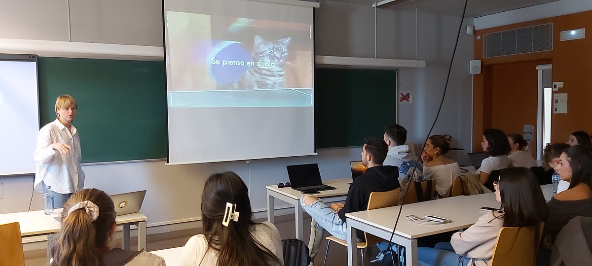 Comunicació URV (@comunicaciourv) on Twitter photo A Creativitat publicitària ens ha visitat la creativa i docent Isabel Rey (<a href="/escuelatag/">The Atomic Garden</a>), que ens ha ofert la seva xerrada "Pensar i Repensar" sobre els aspectes que ha de replantejar-se el sector per millorar les condicions laborals dels seus creatius. Molt interessant! A Creativitat publicitària ens ha visitat la creativa i docent Isabel Rey (<a href="/escuelatag/">The Atomic Garden</a>), que ens ha ofert la seva xerrada "Pensar i Repensar" sobre els aspectes que ha de replantejar-se el sector per millorar les condicions laborals dels seus creatius. Molt interessant!